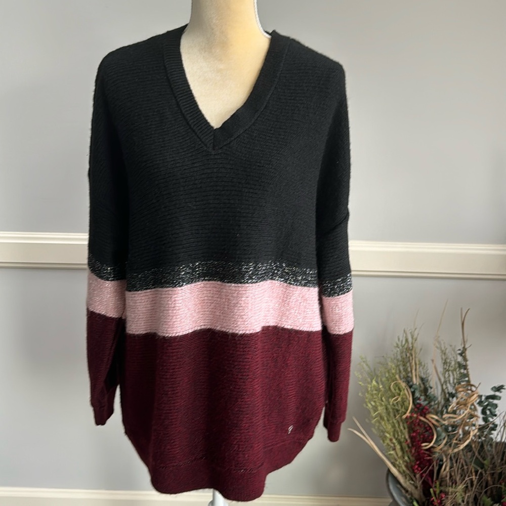 V Neck Oversized Wonen’s Sweater. Size L (44-46)